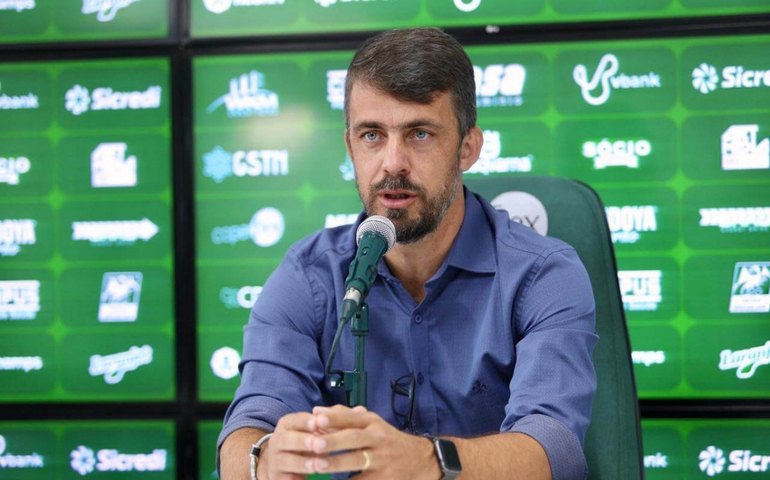 Dirigente do Guarani elogia elenco, mas não descarta reforços na próxima janela