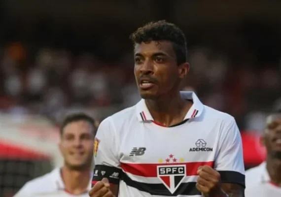 Luiz Gustavo sofre fratura no pé em jogo com Cruzeiro e desfalca São Paulo por cerca de 40 dias