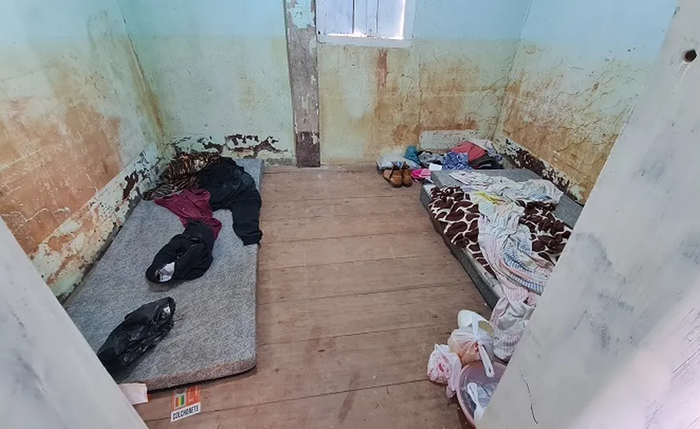 Um dos quartos onde trabalhadores resgatados dormiam