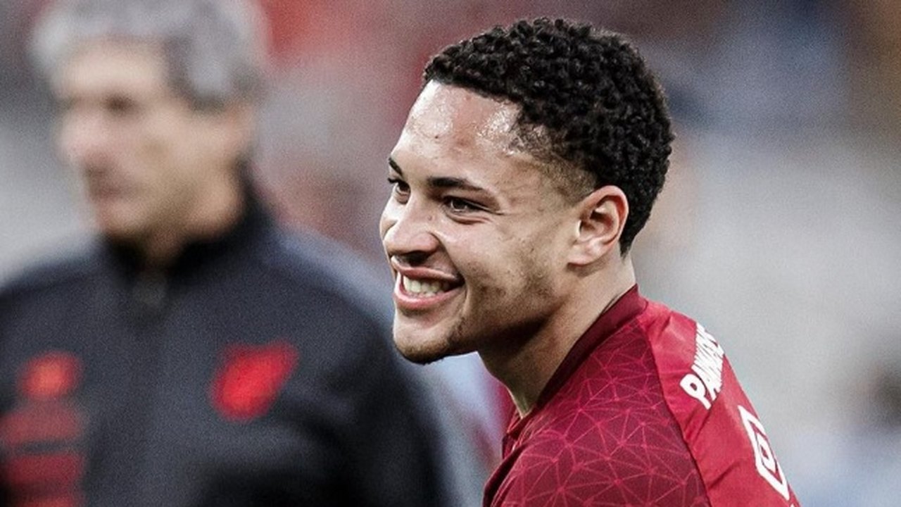 Estreia de Vitor Roque no Barcelona é antecipada para janeiro, diz jornal