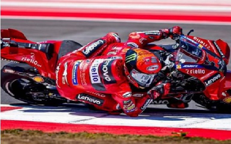 Bagnaia aproveita queda de Martín, vence etapa da Indonésia e volta à liderança da MotoGP