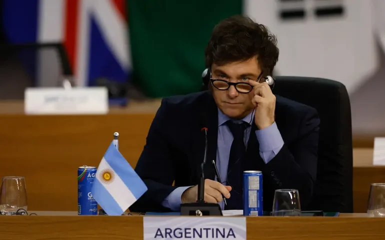 Milei exige apoio do Mercosul para reivindicação argentina sobre as Ilhas Malvinas