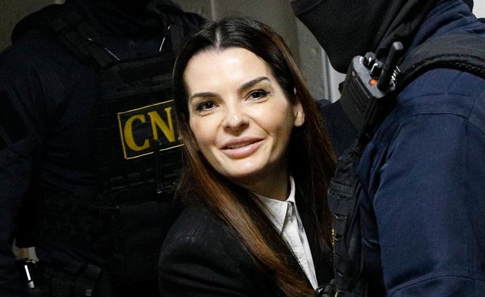 Líder da Gagaúzia é presa na Moldávia: 'Um cuspe na cara de todos' Líder da Gagaúzia é presa na Moldávia: 'Um cuspe na cara de todos'
