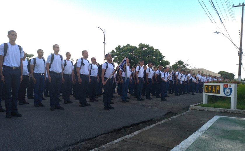 Novos policiais militares recebem primeiras instruções após convocação em Concurso Público