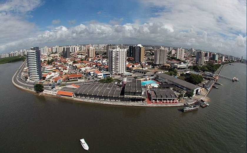 Mulher é esfaqueada pelo ex dentro de local de votação em Aracaju