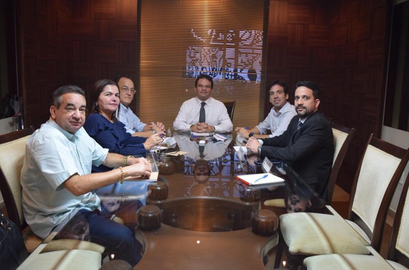 Mesa Diretora exonera comissionados e suspende gratificações na ALE