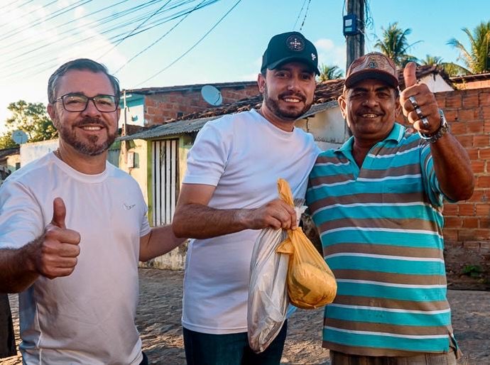 Santa Tradição: Prefeitura de Anadia distribui 8 toneladas de peixe à população
