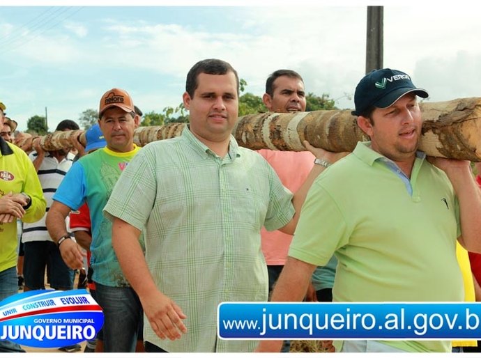 Centenas de fiéis junqueirenses participaram da tradicional festa do Mastro