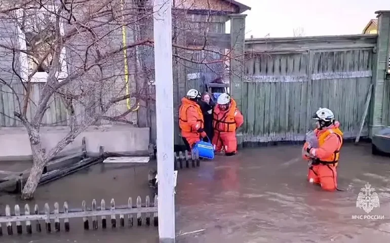 Rússia retira mais de 4.000 pessoas após rompimento de barragem nos Montes Urais