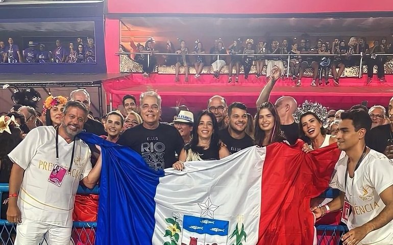 Arthur Lira e JHC brilham no carnaval da Beija-Flor em Homenagem a Alagoas