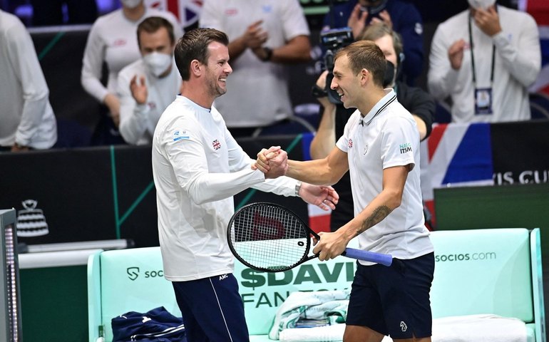 Canadá avança à fase final da Copa Davis com campanha perfeita; checos lideram chave