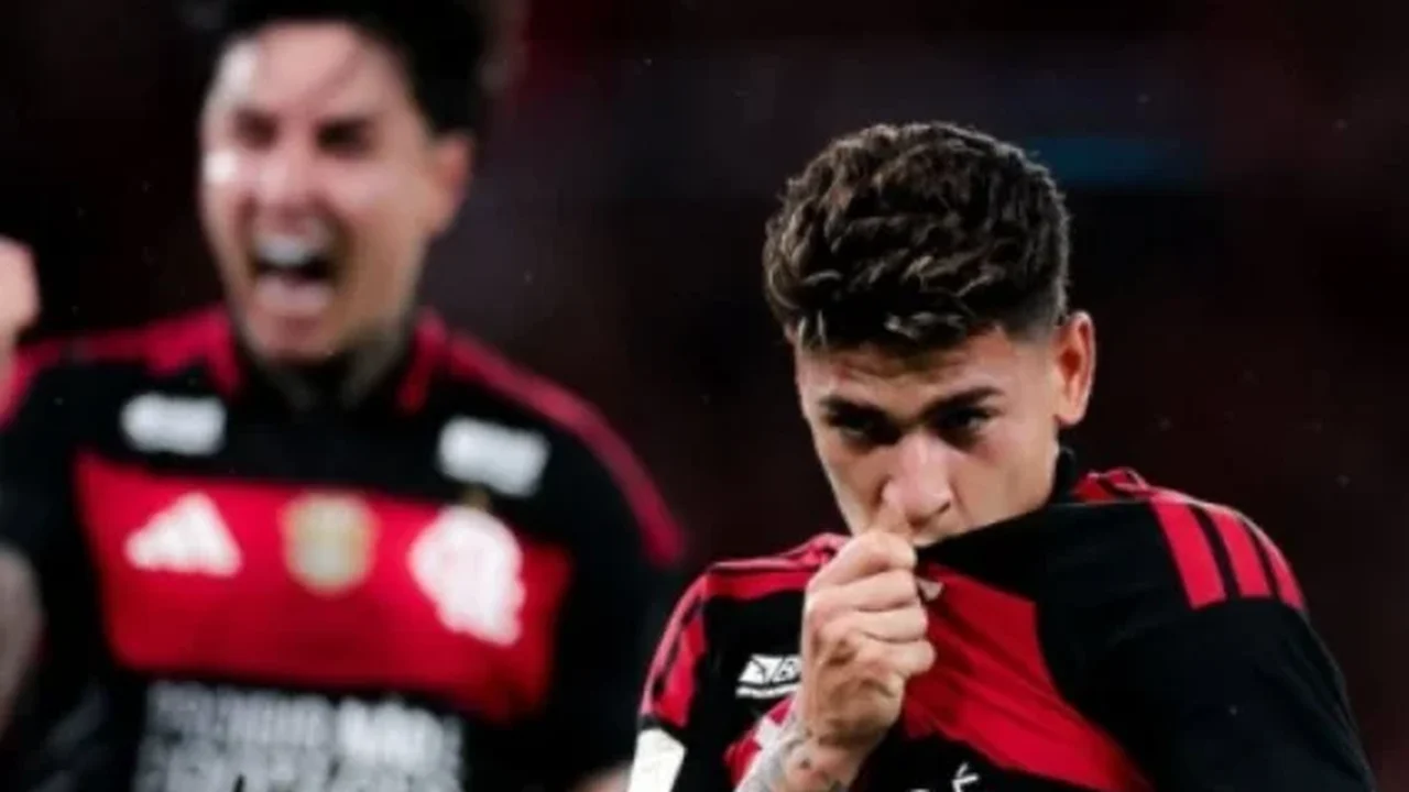 Gol nos acréscimos garante Flamengo na liderança do Brasileirão