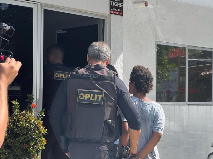 Oplit prende casal suspeito de arrombar joalheria na Ponta Verde
