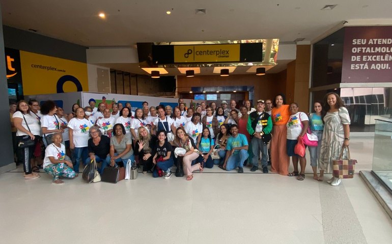 Cine Vovó leva momentos de lazer e reflexão para idosos do Serviço de Convivência