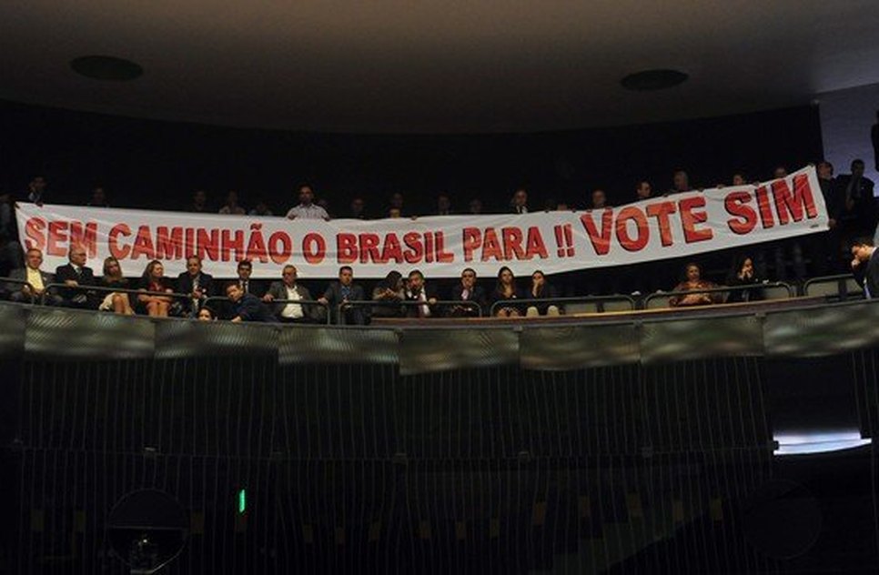 Caminhoneiros manifestaram apoio ao projeto na Câmara. Foto: Gustavo Lima/Câmara
