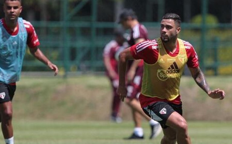 Wellington Rato é atração no treino do São Paulo no CT da Barra Funda