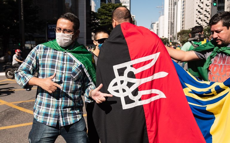 Bolsonaristas usam símbolos internacionais de extrema direita