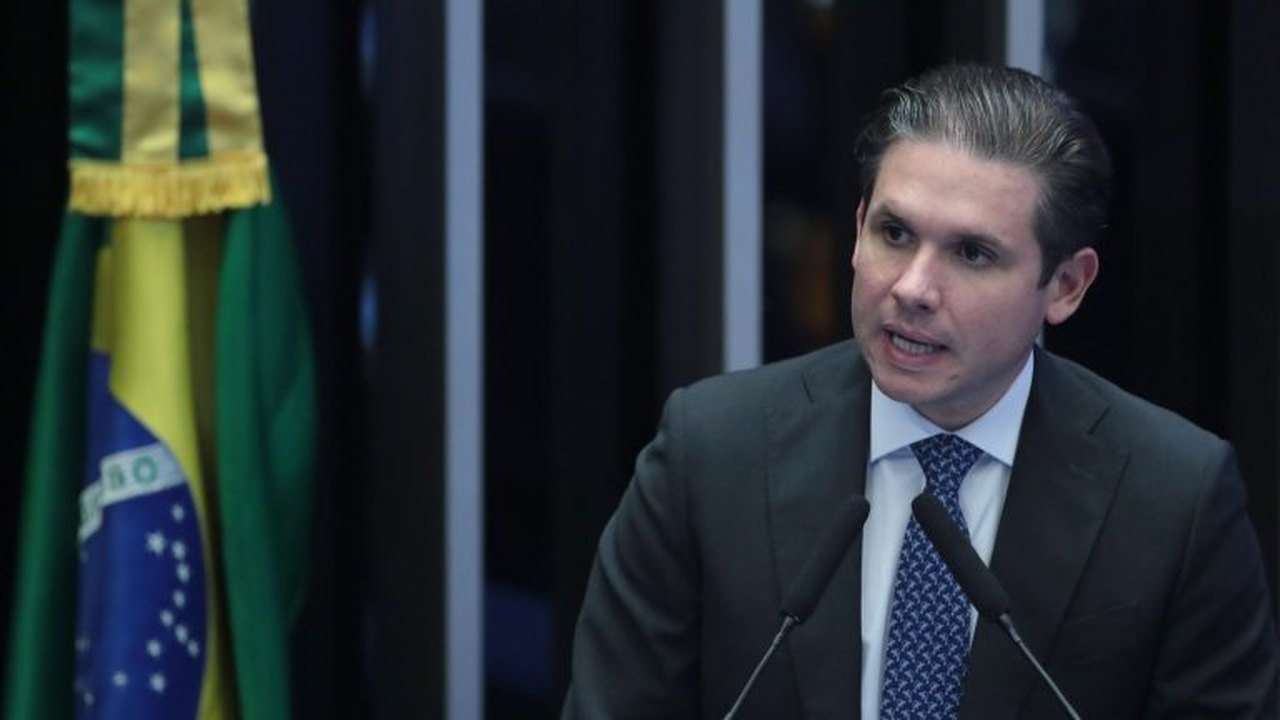 Hugo Motta anuncia votação do fim da escala 6x1 na próxima semana