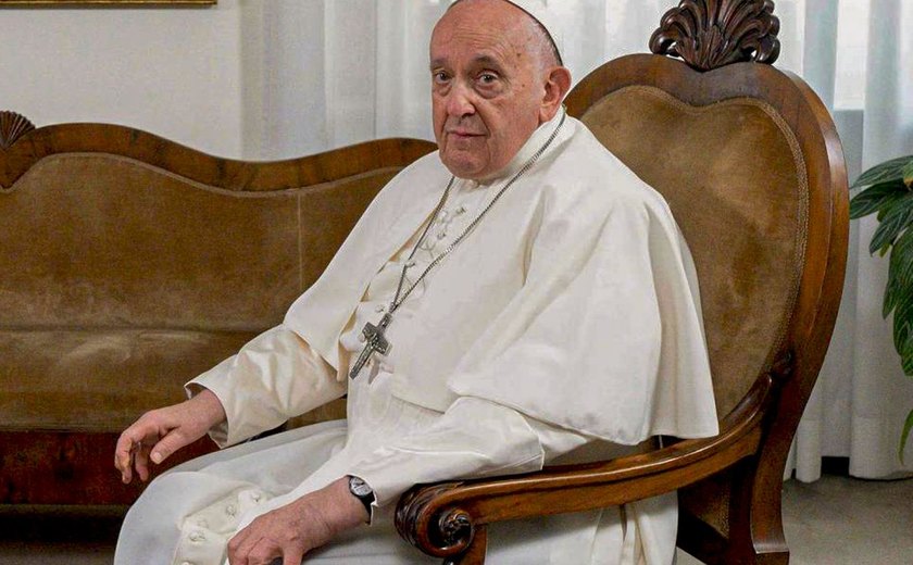 Anúncio da morte do papa Francisco foi feito por vídeo pelo Vaticano