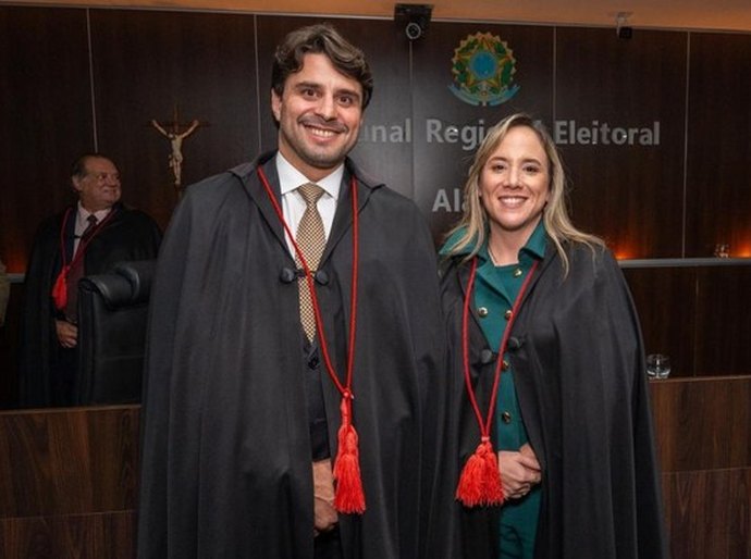 Reconduzidos, juristas Rodrigo Prata e Natália Von Sohsten tomam posse no TRE/AL