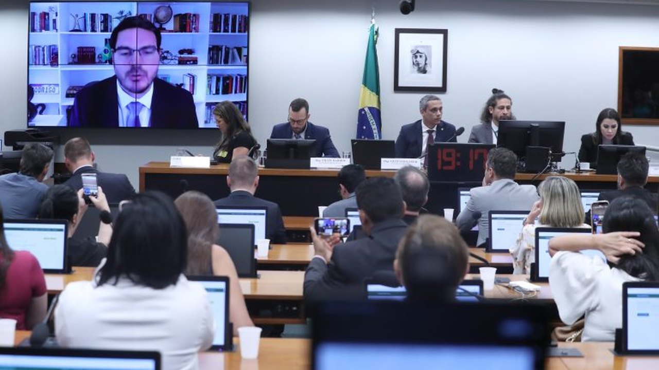 Oposição critica ação do STF em defesa do PL das Fake News