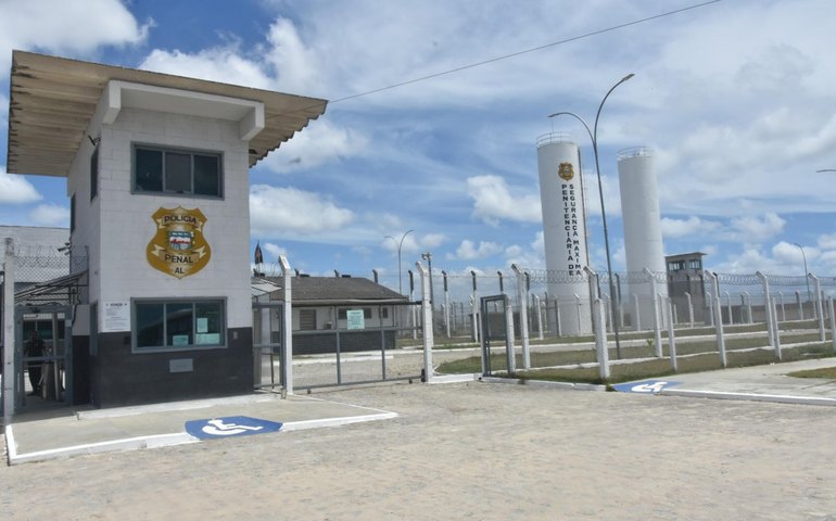 Seris entrega mais uma biblioteca e reforça prática da leitura dentro de estabelecimentos prisionais de AL