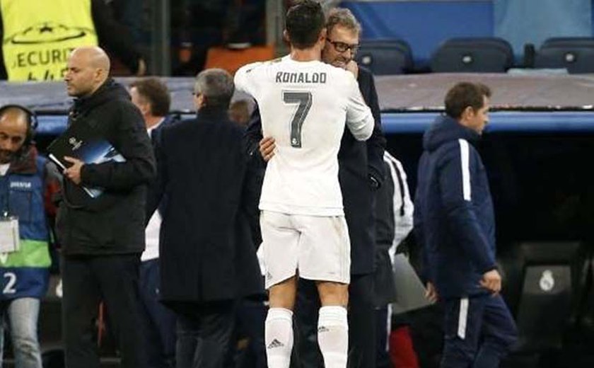 Ronaldo disse a Blanc que quer jogar no PSG, afirma jornal