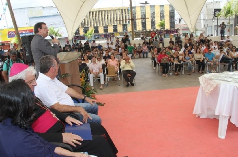 Luciano Barbosa participa da festa de emancipação de Arapiraca