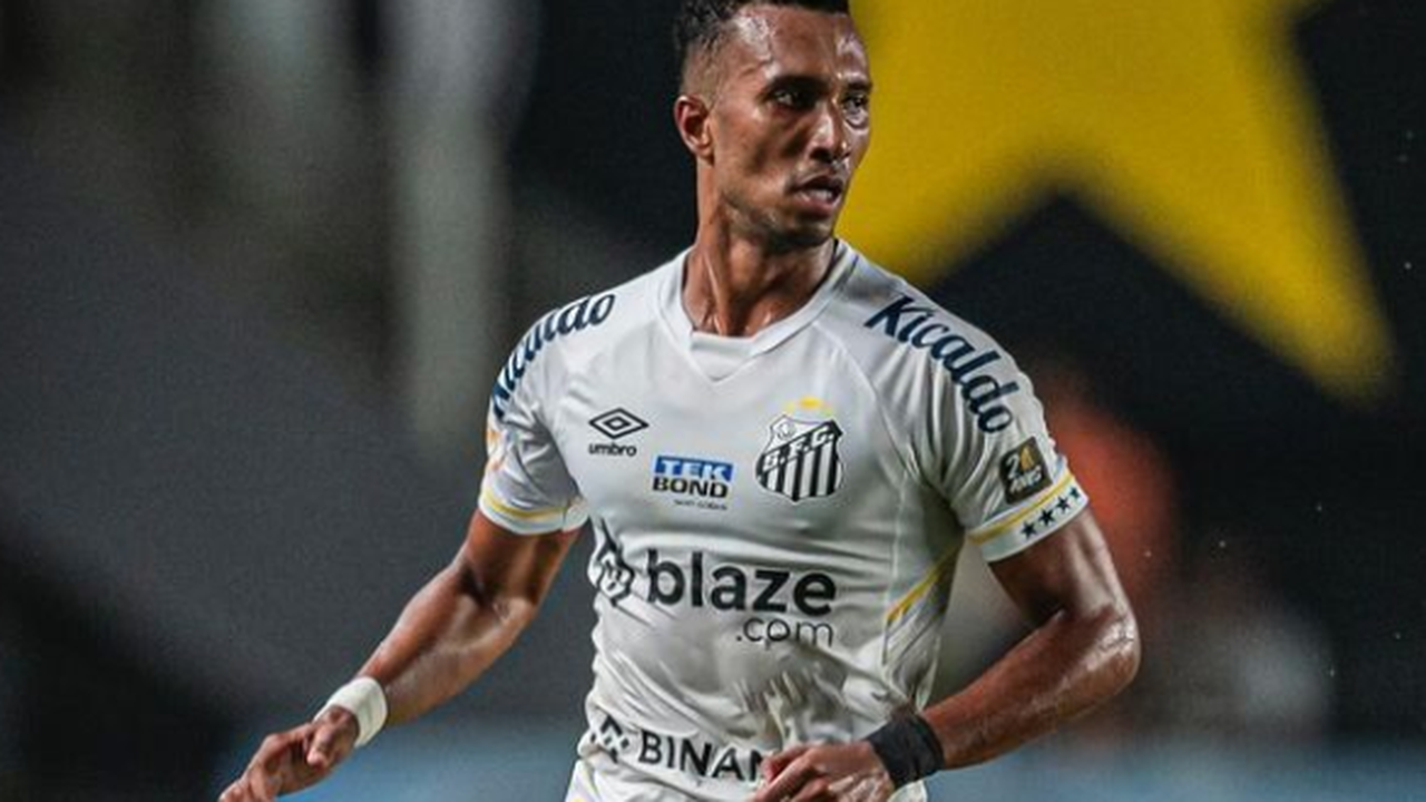 Lucas Braga celebra pausa em 'sequência assustadora' e exalta evolução defensiva do Santos