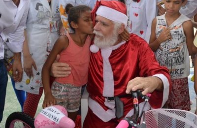 Crianças da Sururu de Capote recebem brinquedos da Uncisal