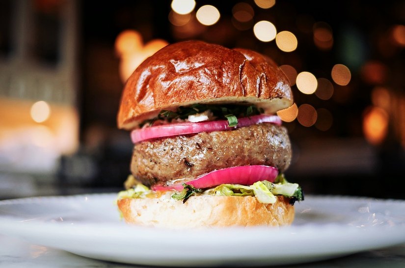 Tatiana Brasil lança linha de hamburguer, molhos e sobremesa sob encomenda