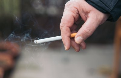 Dia Nacional de Combate ao Fumo: 6 sinais na saúde bucal que fumantes não devem ignorar