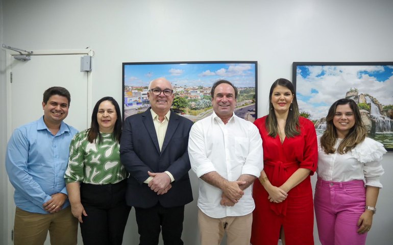 Prefeito Luciano dá posse a novos secretários