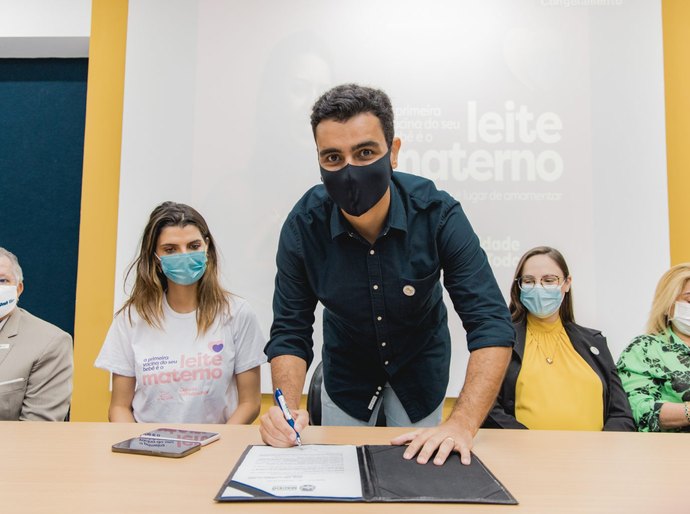 Prefeito JHC abre campanha e assina decreto que institucionaliza o Agosto Dourado em Maceió