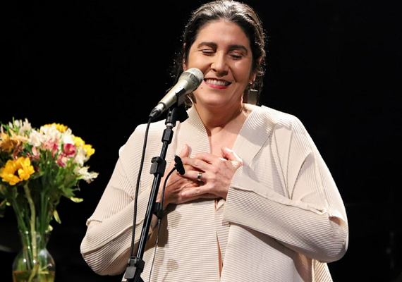 Mônica Salmaso lança álbum ao vivo “Minha Casa”