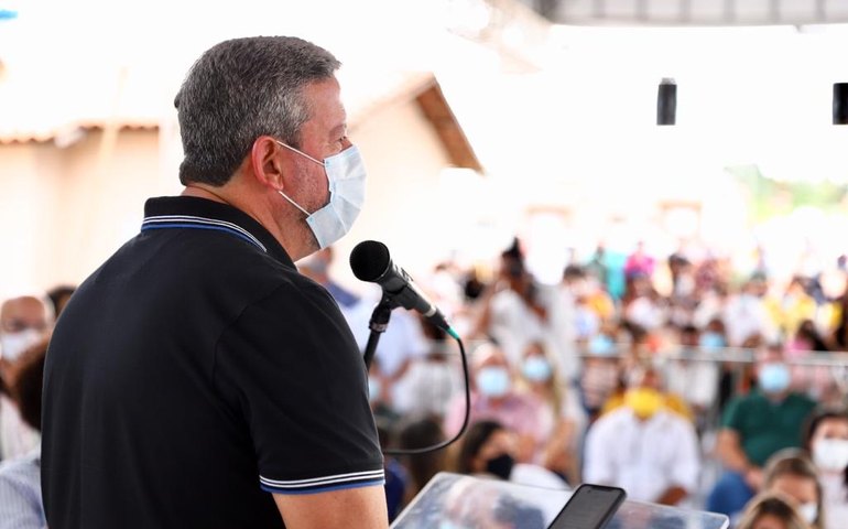 Presidente da Câmara e ministro do Desenvolvimento Regional entregam 300 casas em Junqueiro
