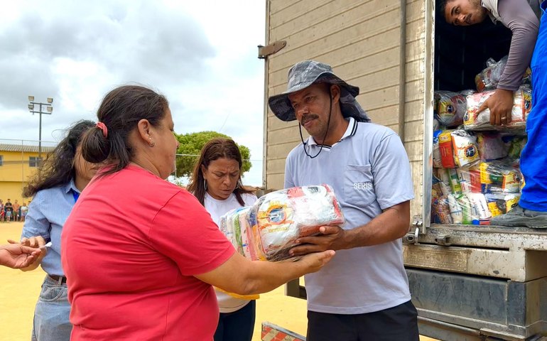 Secretaria de Assistência distribui 4.600 cestas básicas para moradores das regiões afetadas pela mineração