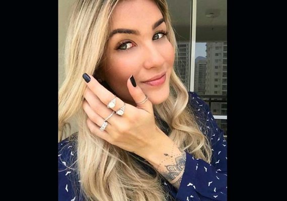 Aline Gotschalg sente bebê mexer pela 1ª vez