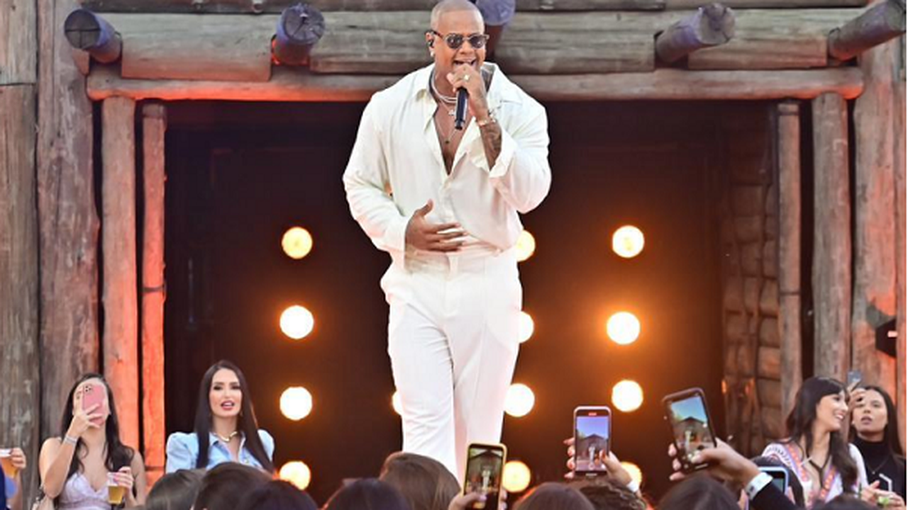 Léo Santana promove clipe e grava novo DVD