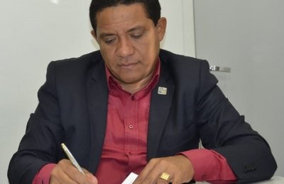 Alcineide Nascimento, Pedro Alberto e Mônica Targino deixam secretarias, em Palmeira 