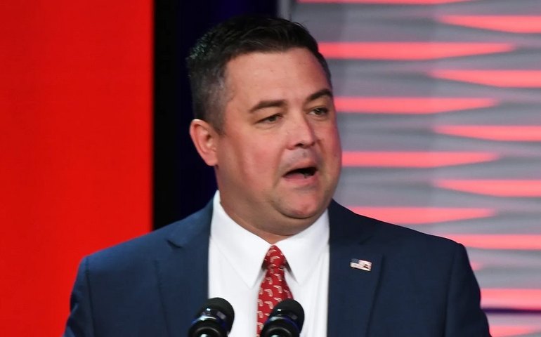 Político republicano da Flórida é acusado de estuprar mulher com quem ele e esposa haviam mantido relação sexual