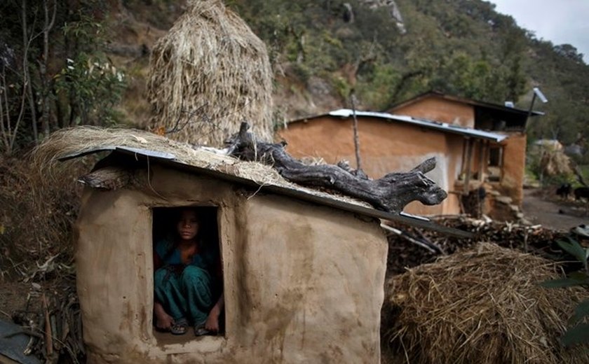 Adolescente morre após ser picada por cobra em 'cabana de menstruação' no Nepal