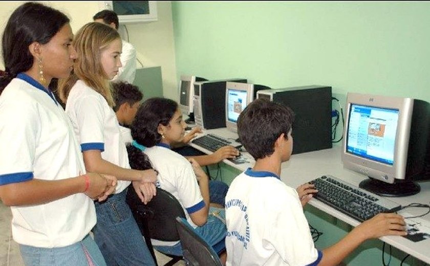 Professores aplicarão novas tecnologias em Português e Matemática