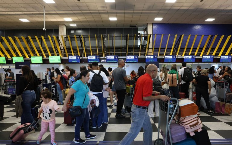 Passageiros de Congonhas relatam cansaço e falta de suporte de aéreas