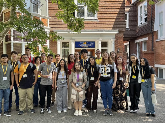 Da sala de aula alagoana para o mundo: intercâmbio na Inglaterra transforma a rotina de 100 estudantes