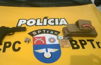 BPTran prende dupla com simulacro de arma de fogo e drogas no conjunto Lucila Toledo