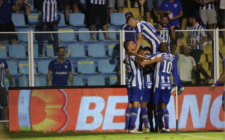 Em jogo com duas expulsões, Avaí vence América-MG na estreia do Brasileirão
