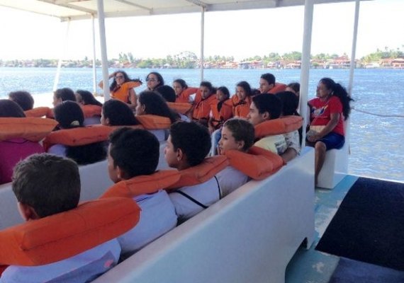 Barco escola do IMA tem programação no Mês do Meio Ambiente