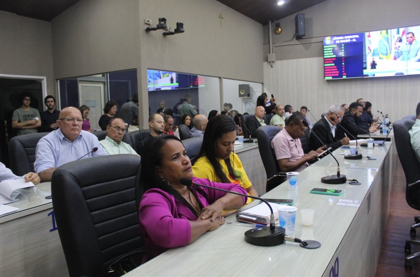 Prefeitura participa de audiência pública na Câmara Municipal sobre orçamento 2025