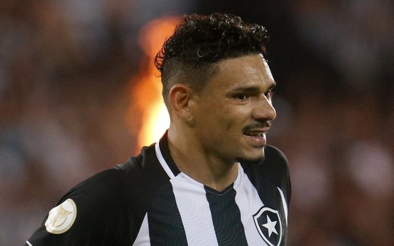 Com show de Tiquinho, Botafogo faz 7 a 1 para seguir na Copa do Brasil
